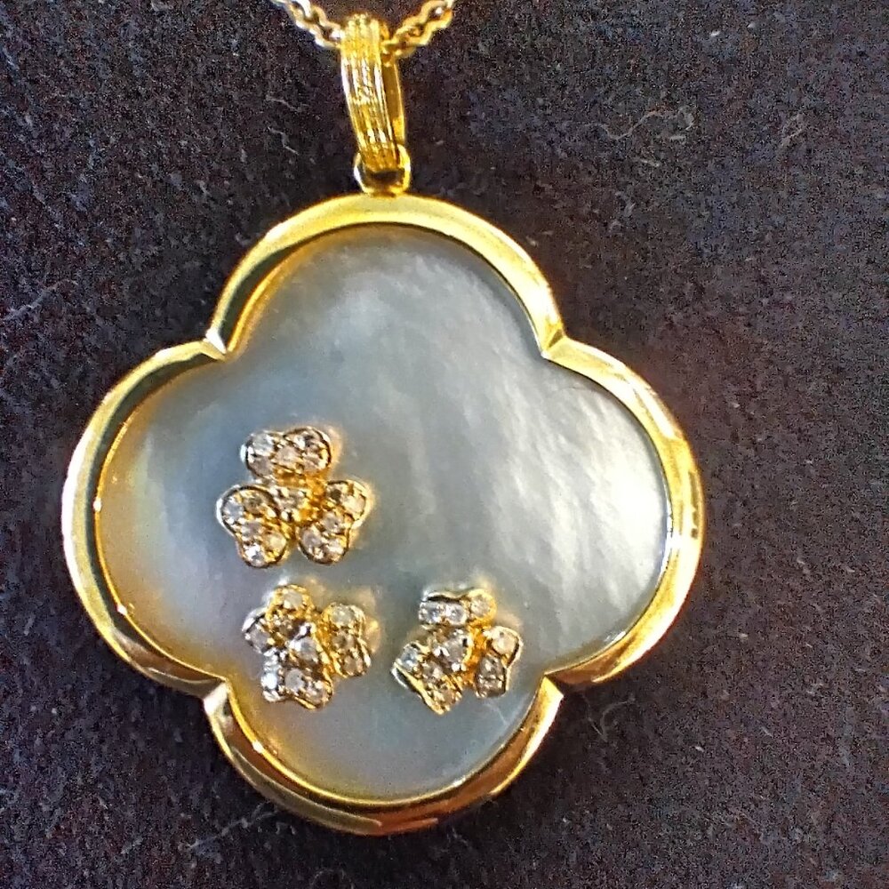 Patricia Robalino gold/mother of pearl pendant and 18 gold chain